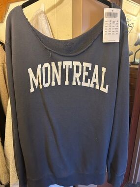 Brandy Melville Off-the-Shoulder 'Montreal' Sweatshirt in Navy and White